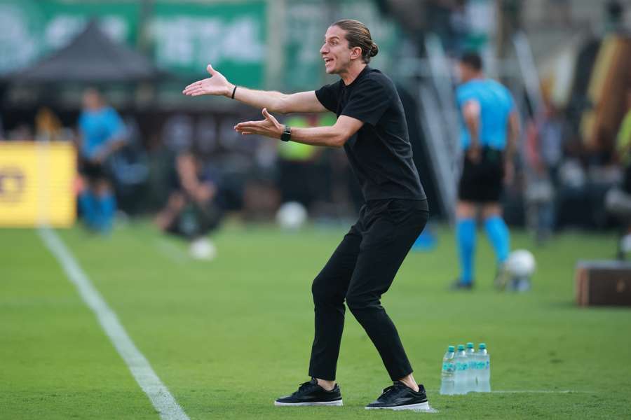 Filipe Luis wraca do gry. Brazylijczyk z polskimi korzeniami nowym trenerem AS Monaco Filipe Luis wraca do gry. Brazylijczyk z polskimi korzeniami nowym trenerem AS Monaco