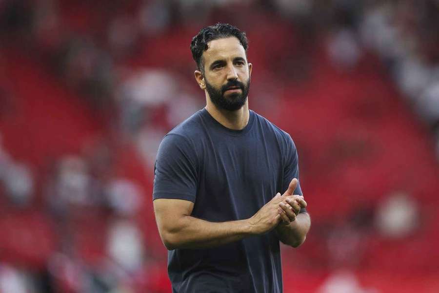 Carragher laughs as Neville picks Man Utd to finish 4th: Why you laughing? It's disrespect