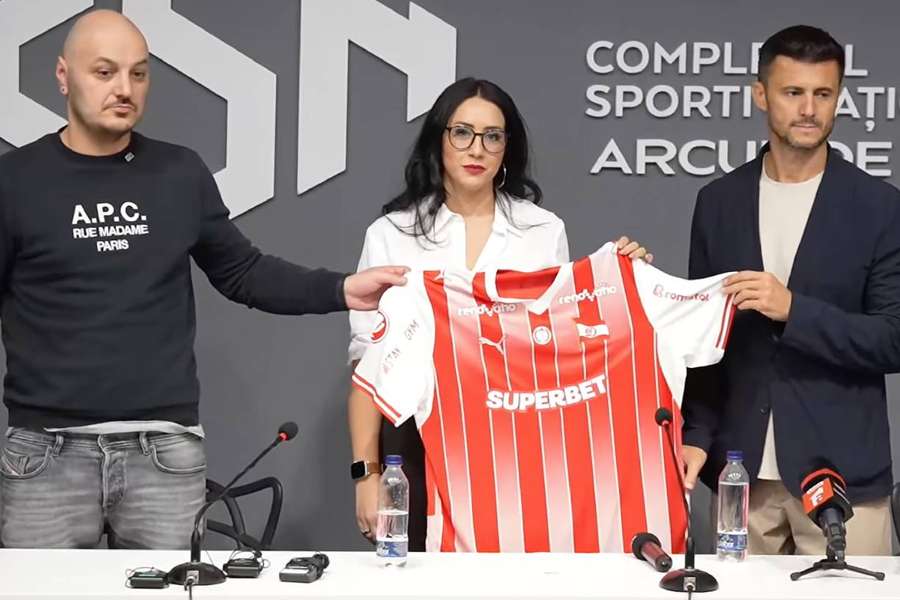 Una dintre variantele de lucru pentru sigla lui Dinamo Una dintre variantele de lucru pentru sigla lui Dinamo