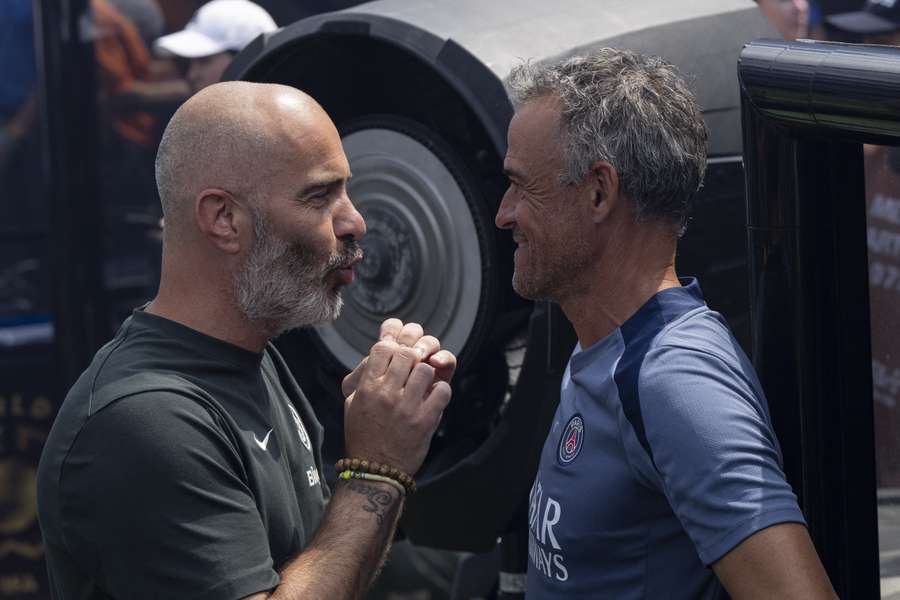 Maresca y Luis Enrique al final del partido