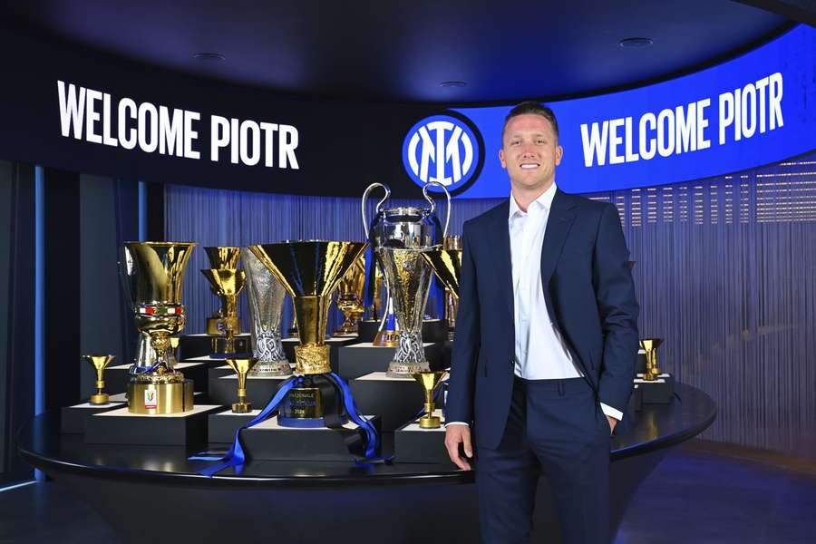 Piotr Zielinski oficializado no Inter Milão