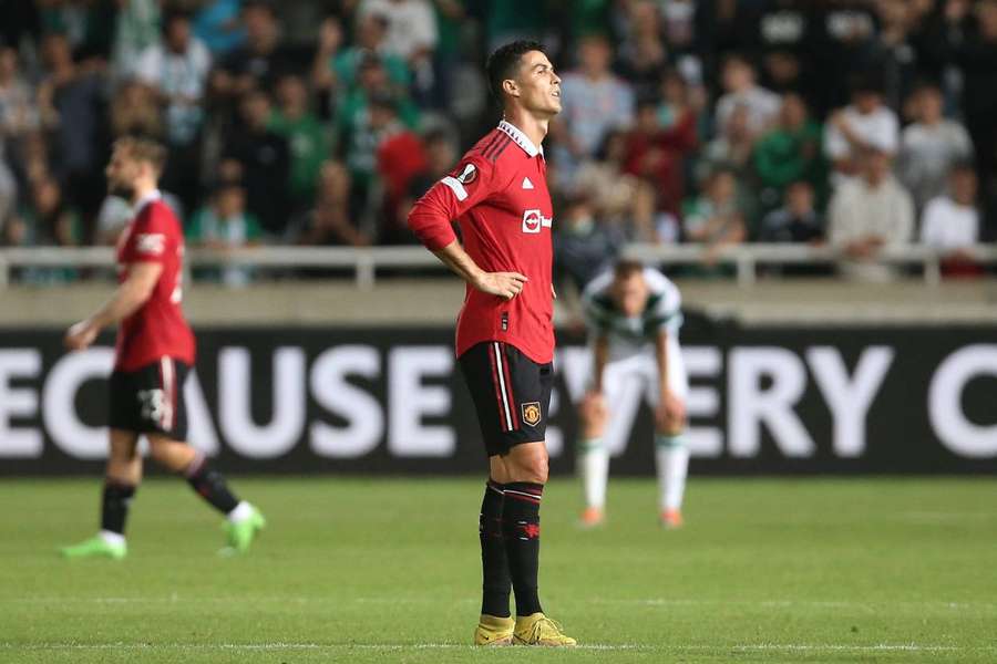 Rooney urges out-of-favour Man Utd forward Ronaldo to stay patient