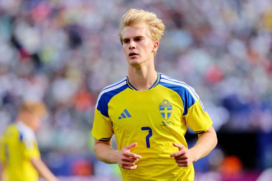 Tottenham reject Newcastle's £46M bid for Bergvall as De Zerbi hangs on to midfielder Tottenham reject Newcastle's £46M bid for Bergvall as De Zerbi hangs on to midfielder