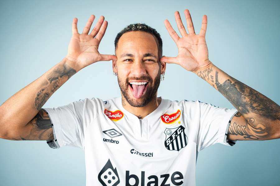 Neymar está de regresso ao Santos após 12 anos