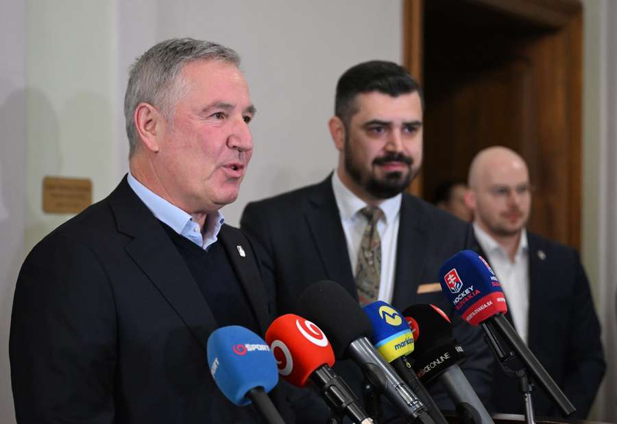 Sekretár komisie pre podujatia a šampionáty Hannes Ederer. Sekretár komisie pre podujatia a šampionáty Hannes Ederer.