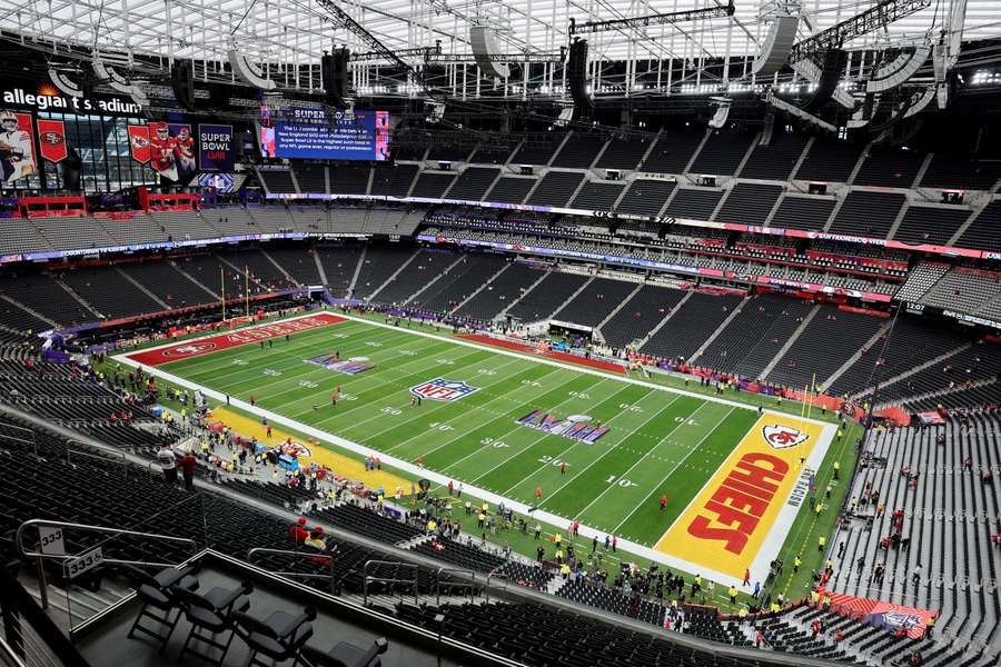 Picture of the stadium hosting Super Bowl 