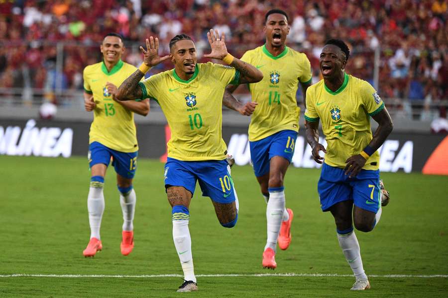 Brasil celebra un gol en Venezuela