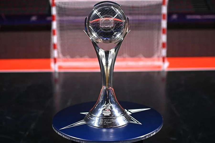 Sporting e Benfica continuam na luta pelo troféu mais cobiçado do futsal europeu.