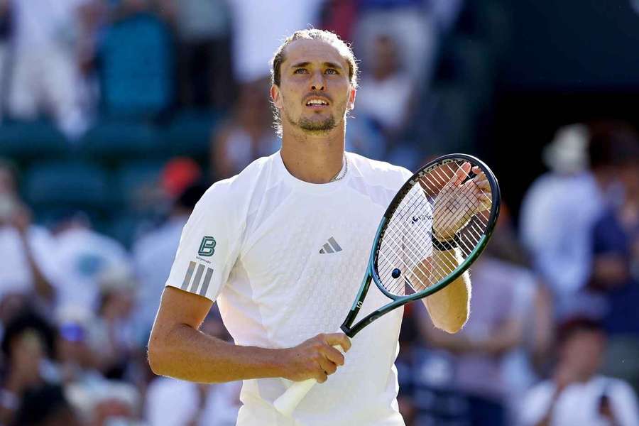 Alexander Zverev continuă la Wimbledon