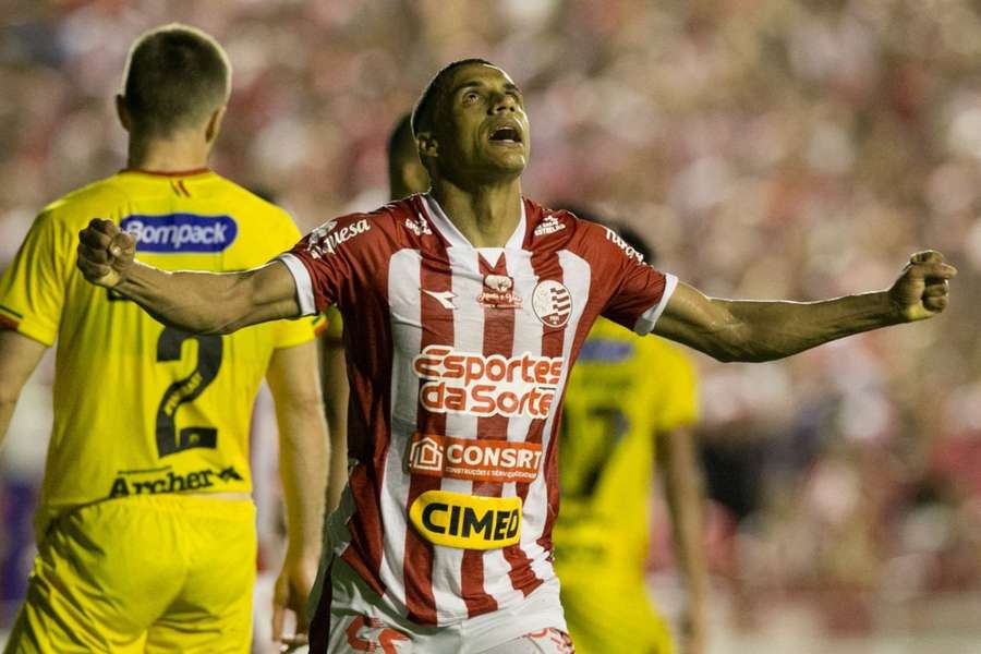 Náutico garantiu acesso com vitória dramática sobre Brusque