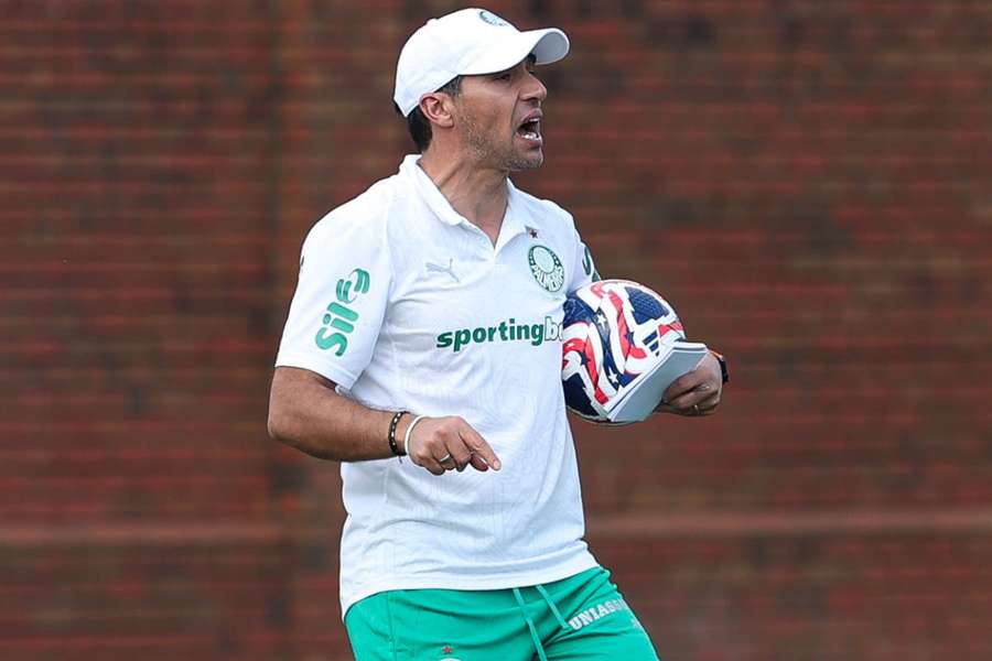 Abel Ferreira treina o Palmeiras para a estreia no Mundial