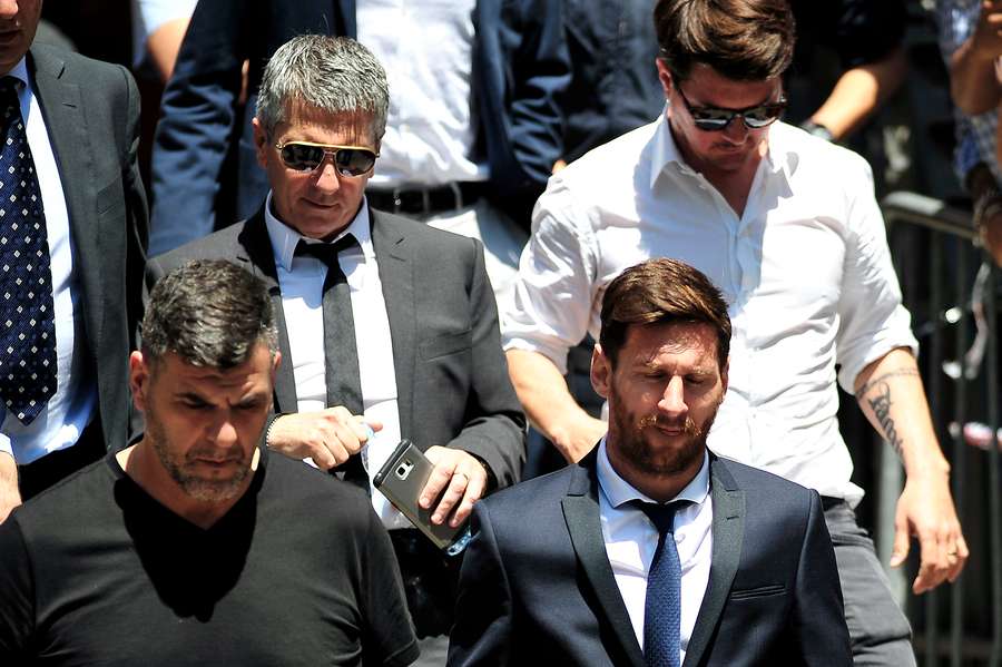 Jorge Horacio Messi alle spalle di Leo Jorge Horacio Messi alle spalle di Leo