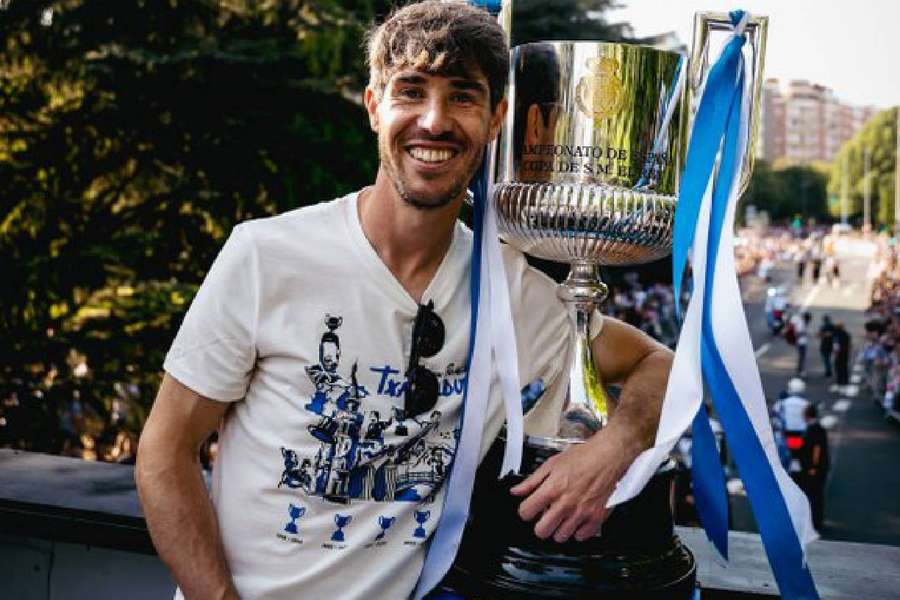 Aritz Elustondo, con la Copa del Rey
