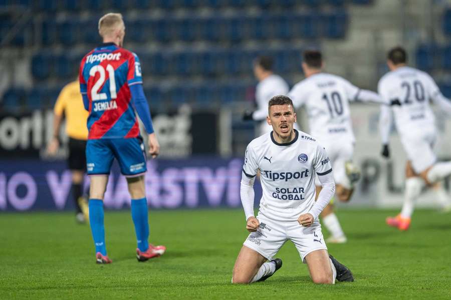 Slovácko je po příchodu trenéra Romana Skuhravého jako vyměněné. Slovácko je po příchodu trenéra Romana Skuhravého jako vyměněné.