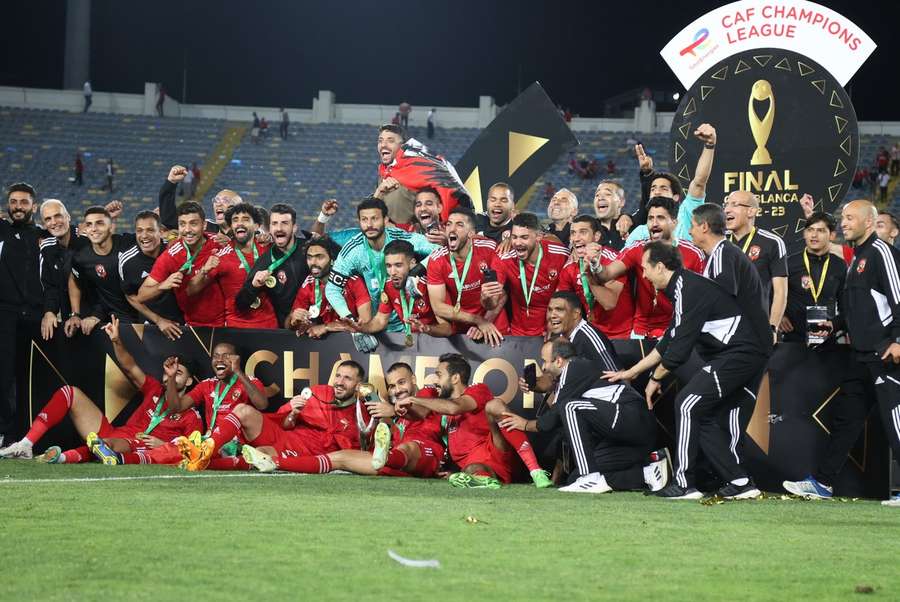 Le Ahly célébrant son titre de champion d'Afrique le 11 juin.