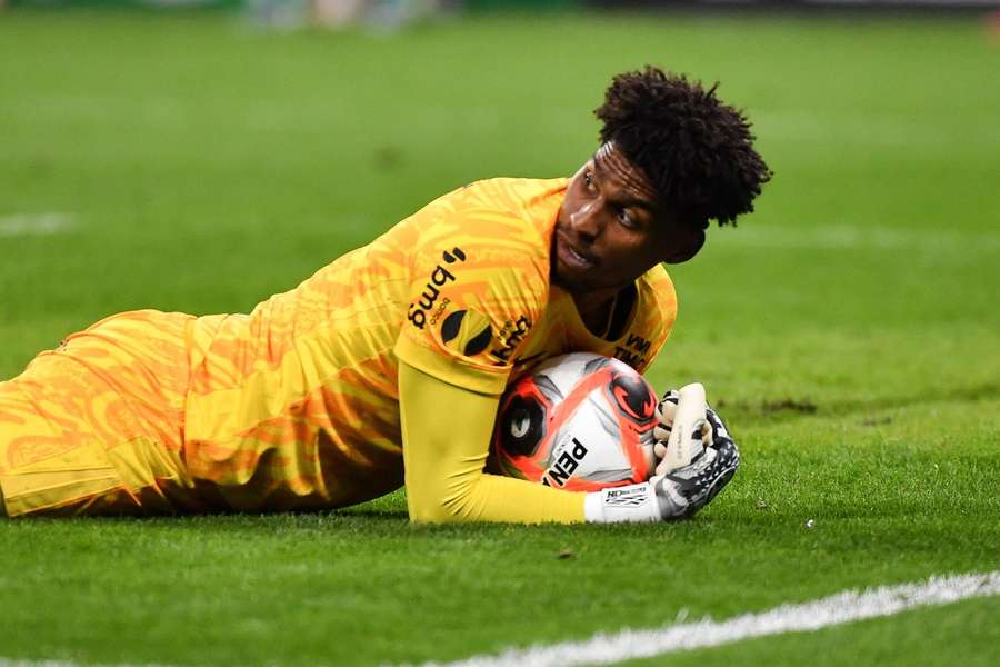 Hugo foi o herói do título paulista contra o Palmeiras