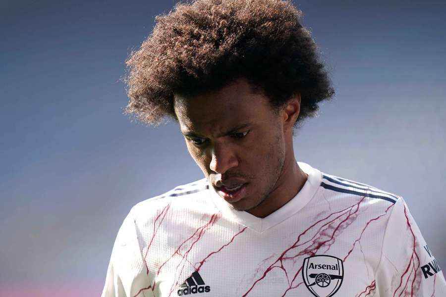 Willian teve passagem apagada pelo Arsenal