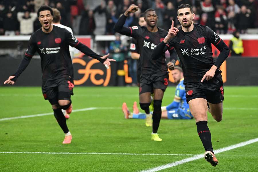 El Bayer Leverkusen vence al Colonia y se acerca al podio El Bayer Leverkusen vence al Colonia y se acerca al podio