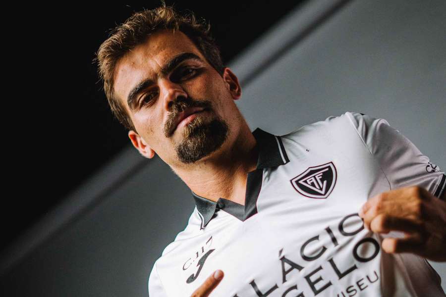 Tomás Domingos é o terceiro reforço do Académico de Viseu