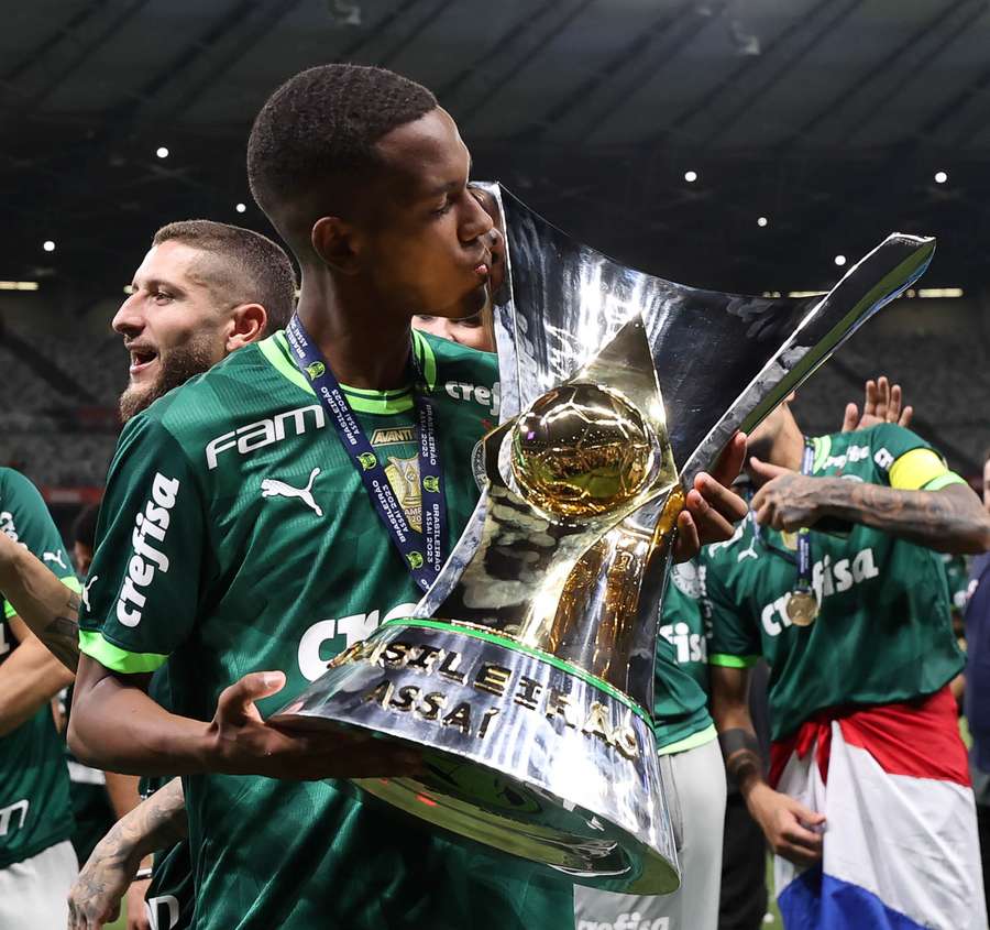 The winger rose through the ranks just in time to become a Brazilian champion at the age of 16