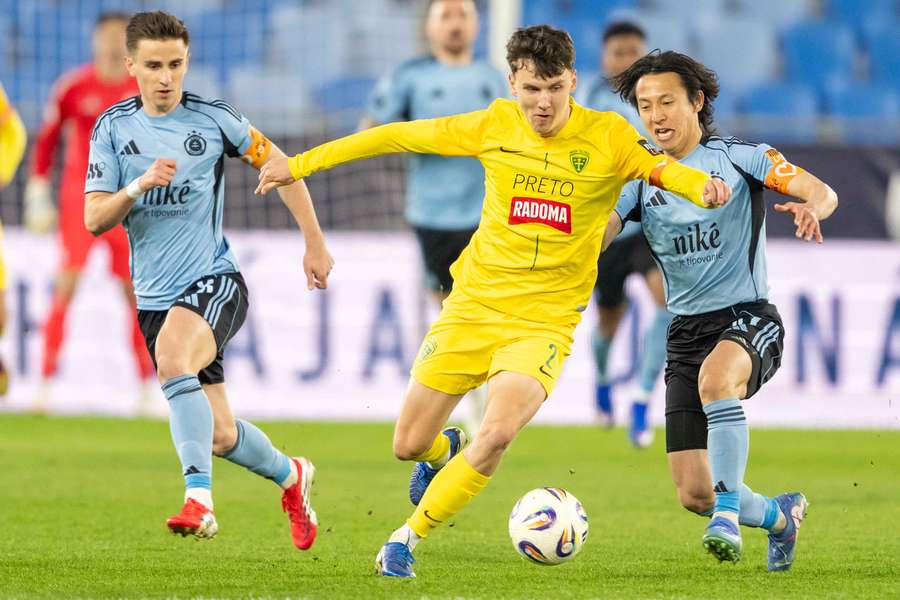 Žilinčania ozbíjali belasých na ich pôde. Žilinčania ozbíjali belasých na ich pôde.