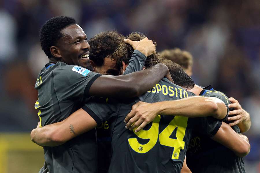 Jogadores da Inter de Milão celebram virada sobre a Udinese Jogadores da Inter de Milão celebram virada sobre a Udinese