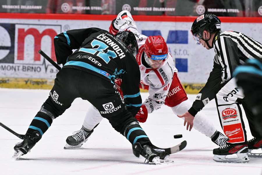 Karlovy Vary potřebují třetí zápas série nutně zvládnout.