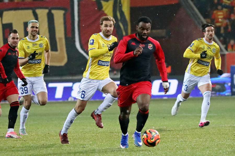 Lider gra z wzmocnioną Cracovią, szansa Wisły Płock. Legia poszuka przełamania w Katowicach