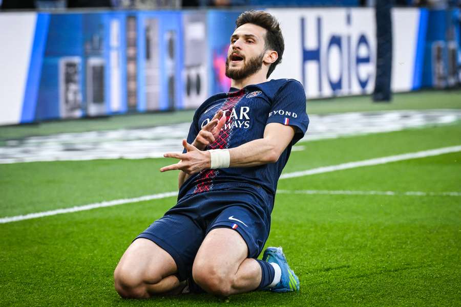 Kvaratskhelia celebrates against Nantes