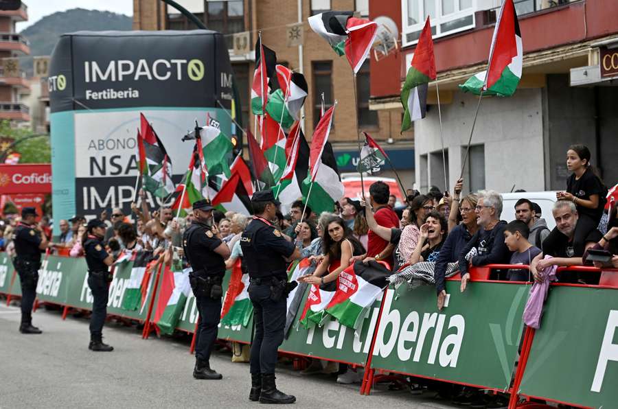 Manifestantes pró-Palestina não desarmam