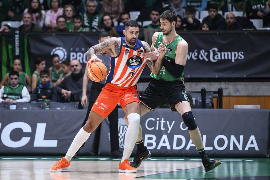 Tomic y Lima en un duelo durante el Joventut Badalona-Leyma Coruña