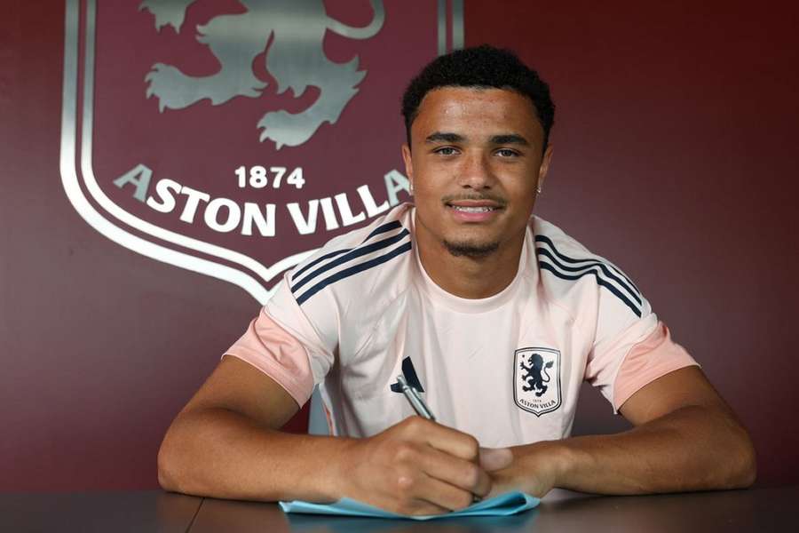 McWilliams pens pro deal with Villa