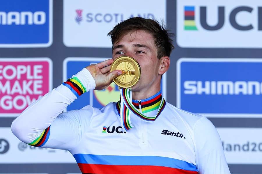 Evenepoel met zijn gouden medaille 