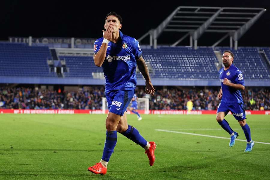 Martín Satriano celebra el gol del empate del Getafe Martín Satriano celebra el gol del empate del Getafe