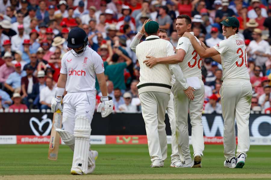 Australia's Josh Hazlewood (2R) celebrates with teammates after taking the wicket of England's Ben Duckett Australia's Josh Hazlewood (2R) celebrates with teammates after taking the wicket of England's Ben Duckett
