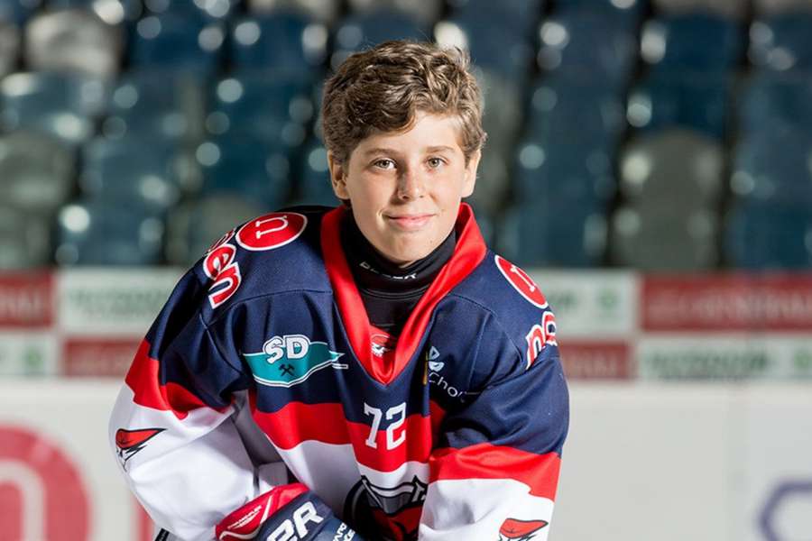 Vojtěch Čihař v dresu týmu deváté třídy Pirátů Chomutov.