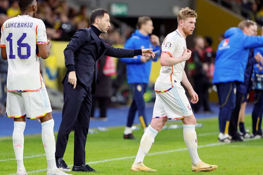 Belgian coach Domenico Tedesco with Kevin de Bruyne