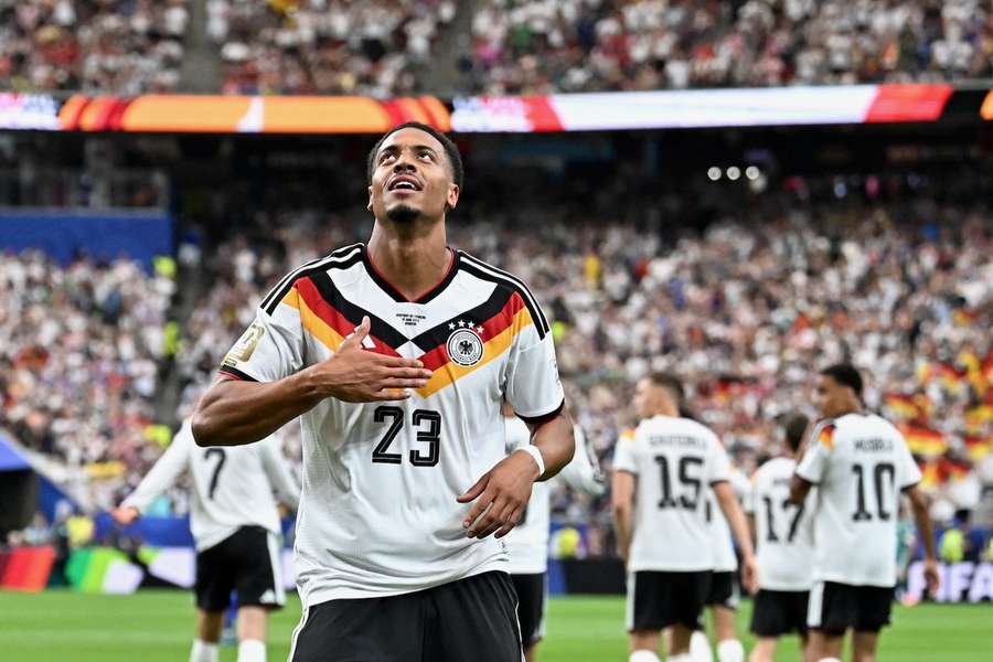 Felix Nmecha hat nach dem Spiel gegen Curacao mit einem "Bibelkreis" auf sich aufmerksam gemacht. Felix Nmecha hat nach dem Spiel gegen Curacao mit einem "Bibelkreis" auf sich aufmerksam gemacht.
