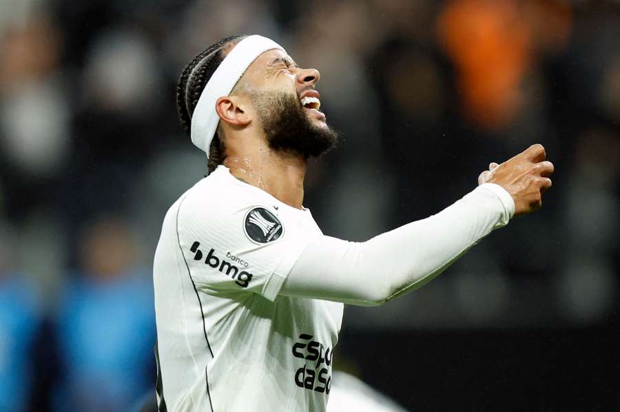 Memphis ainda aguarda a assinatura da renovação contratual com o Timão Memphis ainda aguarda a assinatura da renovação contratual com o Timão