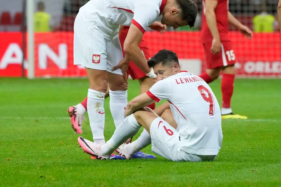 Lewandowski raakt geblesseerd tijdens Polen - Turkije