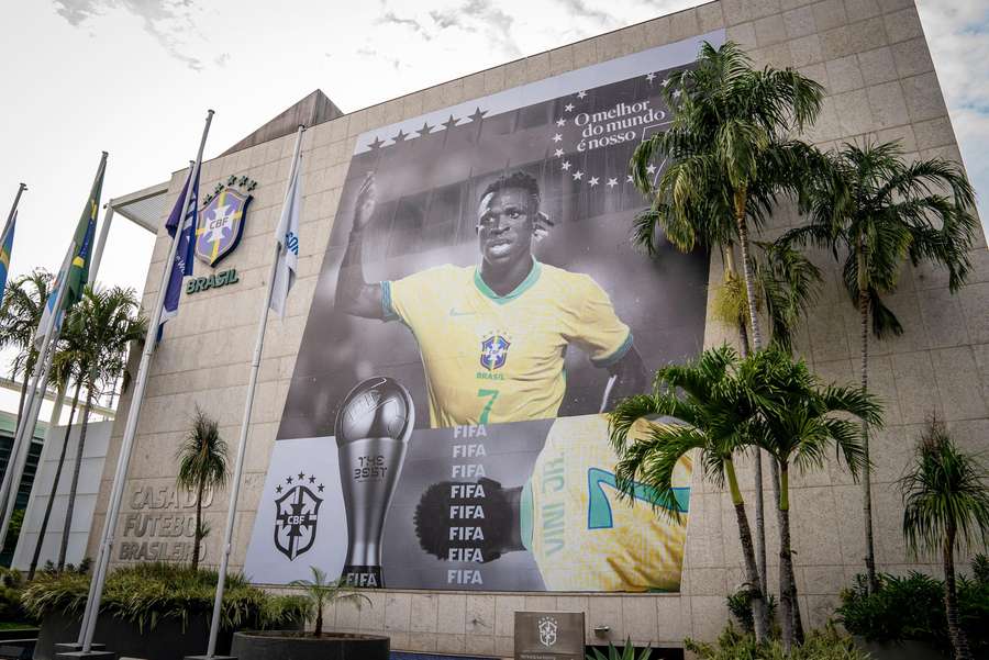 "O Melhor do Mundo é nosso", exalta a CBF em tributo a Vini Jr. 