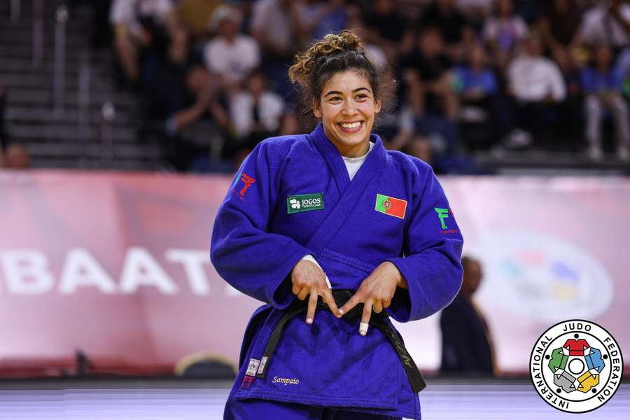 Logo após pontuar para ippon, ainda antes do meio do combate diante da neerlandesa Guusje Steenhuis