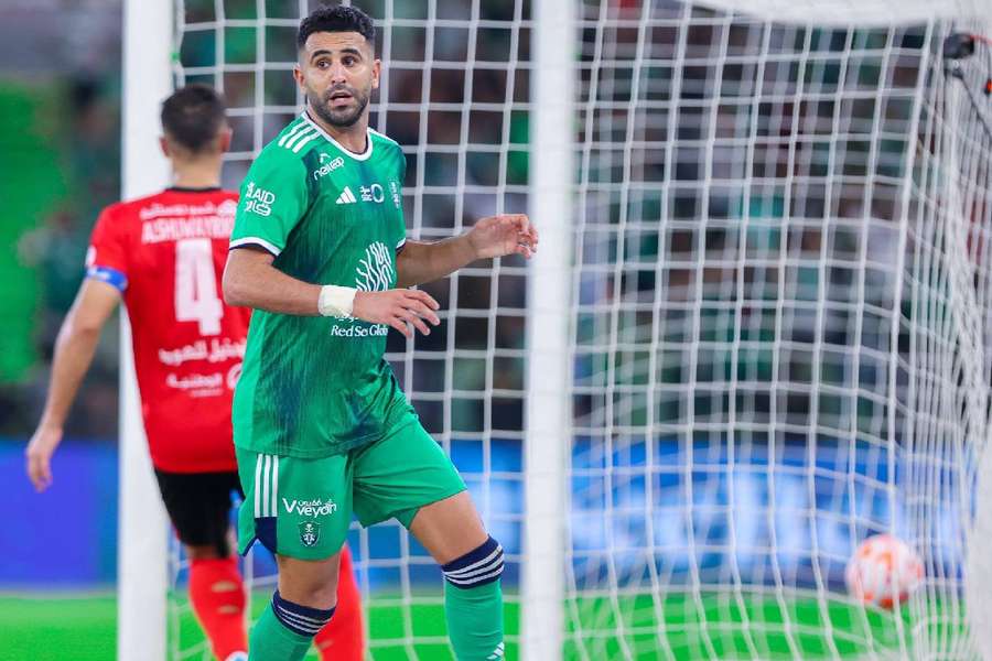 Mahrez completou o placar na vitória do Al-Ahli sobre o Al-Riyadh