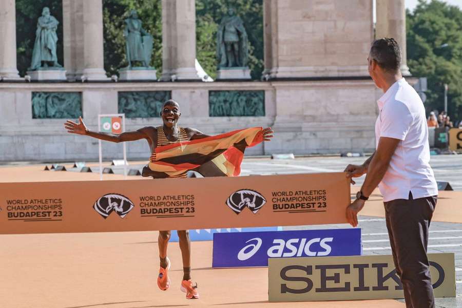 Ugandyjczyk Victor Kiplangat zwycięzcą maratonu, 34. miejsce Nowickiego