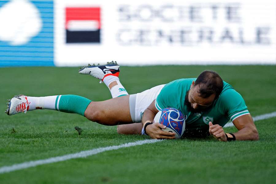 Gibson-Park scoring a try against Romania