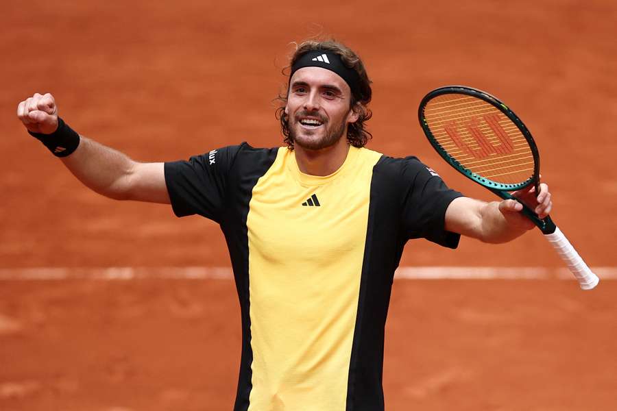 Tsitsipas recuperou da derrota no primeiro set