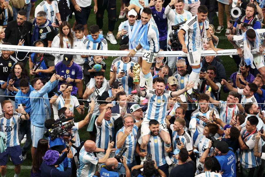 Messi po triumfu na MS uvedl, že si za Argentinu chce zahrát ještě pár zápasů jako mistr světa.