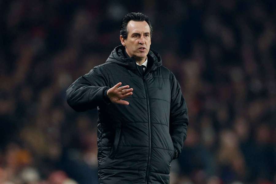 Emery da órdenes a los suyos