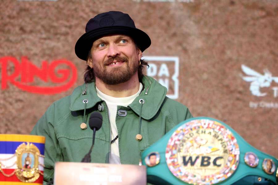 Usyk sa vzdal svojich titulov majstra sveta v ťažkej váhe. Usyk sa vzdal svojich titulov majstra sveta v ťažkej váhe.