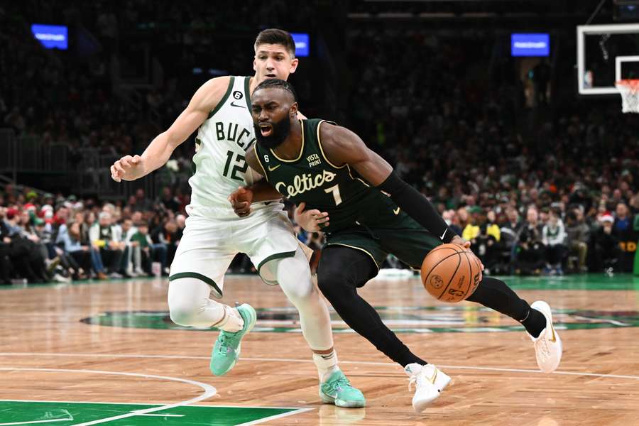 Boston Celtics, lider în NBA după victoria cu Milwaukee Bucks